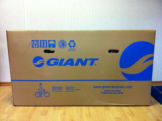 Коробка з велосипедом